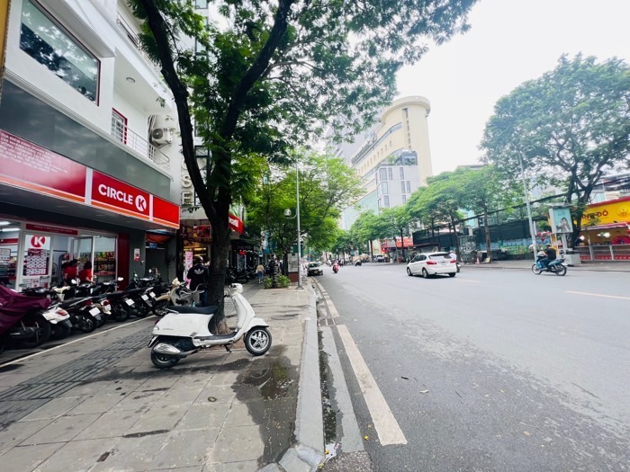 Bán nhà ngõ 16 phố Thái Hà, ngõ 3 gác tránh xe máy, căn góc, 31m2, MT5m, 8tỷ180tr